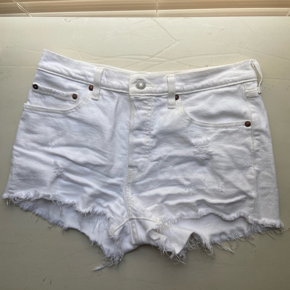 Levi denim shorts size 28